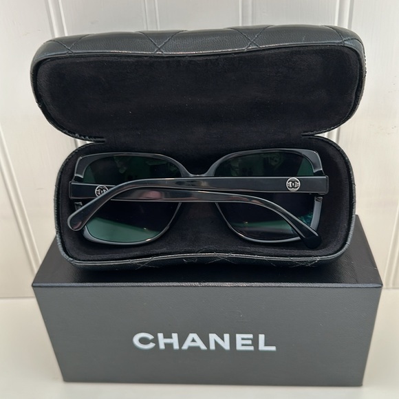 CHANEL Sunglasses - Picture 2 of 7